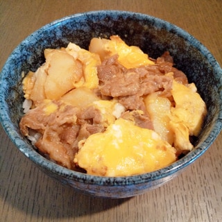 ラム肉とじゃがいもの卵とじ丼